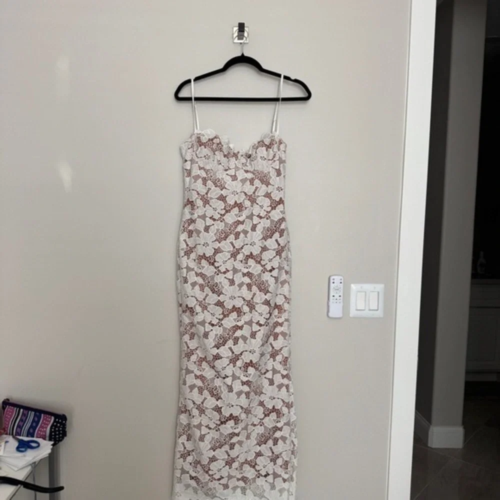 House of CB Pearl Floral Lace Gown Size M - Picture 4 of 6
